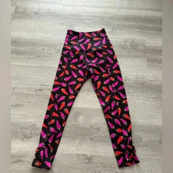 Kate Spade Beyond Yoga Chili Pepper
High Waist Crop Legging size S - Picture 2 of 4